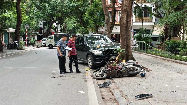 Thông tin mới nhất vụ xe BMW X3 tông đứt lìa chân nữ sinh 18 tuổi ở Hà Nội