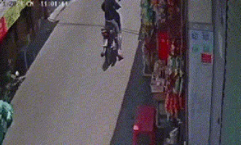 Vụ shipper "mất cả chì lẫn chài" ở Thủ Đức: Bắt 2 kẻ trộm xe máy