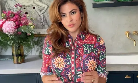 Eva Mendes chỉ muốn đóng phim cùng chồng