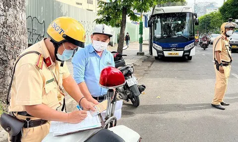 Những lỗi vi phạm giao thông trừ 10 điểm giấy phép lái xe máy, ai cũng nên biết