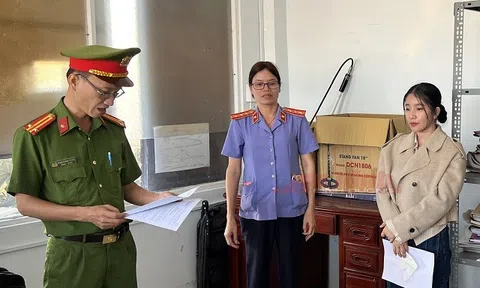 Khám xét nơi ở, bắt tạm giam nữ nhân viên ngân hàng Nguyễn Giang Vũ Vi