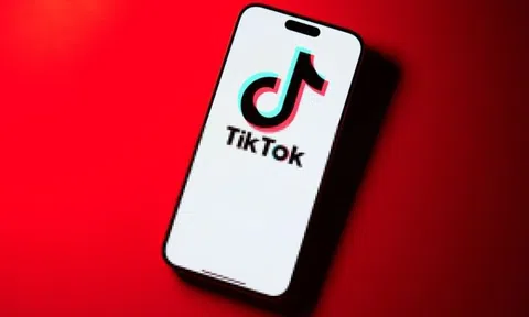 iPhone cài sẵn TikTok giá 50.000 USD