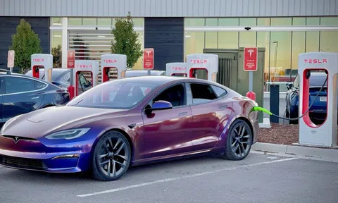 Doanh số sụt giảm, Tesla đành lòng cho chủ xe mới sạc miễn phí trọn đời nhằm cứu vãn tình hình