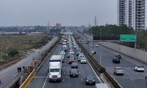 Ùn dài 3km tại lối ra cao tốc Pháp Vân-Cầu Giẽ trong ngày cuối kỳ nghỉ Tết