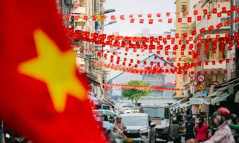 Chùm ảnh: 30/4 chưa đến, TP.HCM đã lặng lẽ khoe vẻ đẹp tự hào của tháng Tư