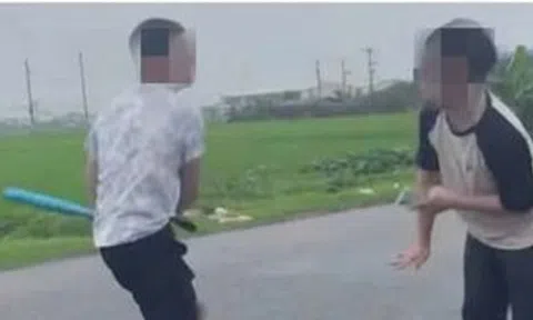 Tài xế ô tô bán tải dùng gậy bóng chày đánh người sau va chạm giao thông