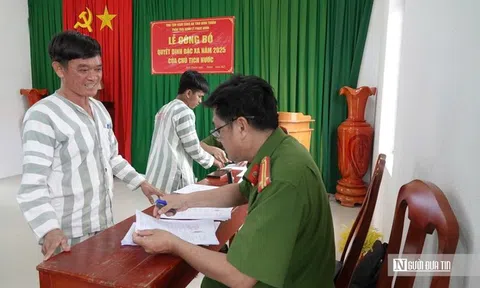 Giấc ngủ ngắn nhất trước ngày được đặc xá của nguyên Chủ tịch xã
