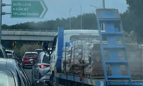 Từ chiều 3-5, đường cao tốc Phan Thiết-Dầu Giây, TP HCM-Long Thành-Dầu Giây quá tải nghiêm trọng