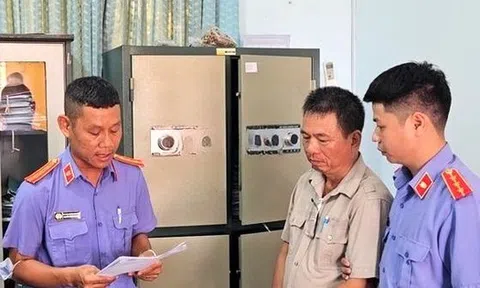 Bắt một cán bộ Chi cục Thi hành án dân sự