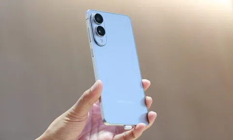 Galaxy S25 Edge là 'đòn phủ đầu' với Apple?