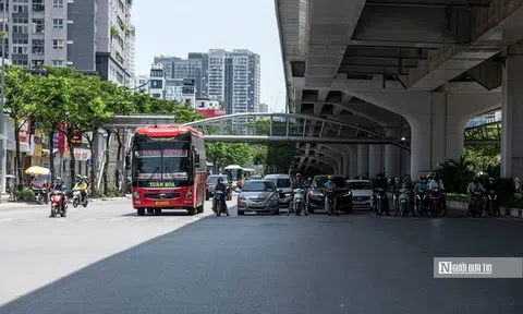 Theo quy định mới nhất, "núp" bóng râm dừng chờ đèn đỏ bị phạt bao nhiêu tiền?