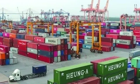 Nhóm 14 cựu lãnh đạo, cán bộ hải quan "ngó lơ" số hàng lậu trị giá hơn 1.800 tỉ đồng