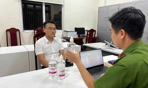 Bắt Phó Chủ tịch thị trấn Chúc Sơn, thu giữ 50 nghìn chai cồn giả