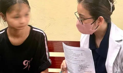 Bà mẹ đưa con gái đi khám bệnh bị lừa sạch tiền khi đang chờ đến lượt