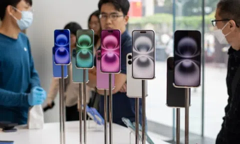 Đổ xô mua iPhone sau khi hãng giảm giá sốc