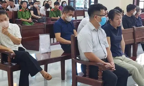 14 cựu lãnh đạo, cán bộ hải quan "ngó lơ" số hàng lậu trị giá hơn 1.800 tỉ đồng hầu toà