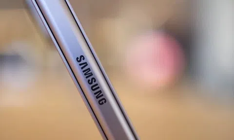 Smartphone gập siêu mỏng của Samsung lộ diện