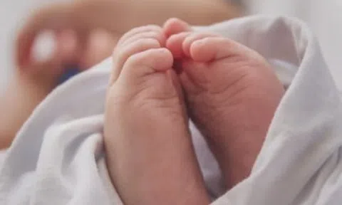Bộ Y tế đề xuất hỗ trợ tiền mặt, hiện vật với gia đình sinh hai con gái