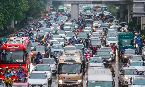 Hà Nội cần làm gì trước khi cấm xe máy chạy xăng trong Vành đai 1?