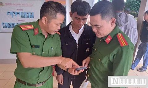 "Đi từng ngõ, gõ từng nhà" rút ngắn khoảng cách giữa chính quyền và người dân vùng biên