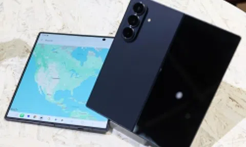 Điều kỳ lạ với iPhone màn hình gập