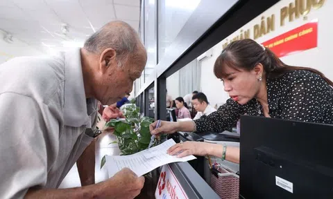 TP HCM: Chấn chỉnh tình trạng "cò làm giấy tờ" tại các Trung tâm Phục vụ hành chính công