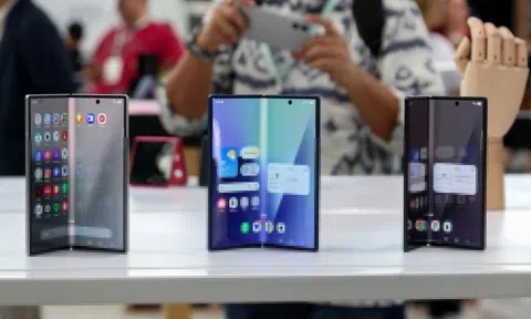 iPhone gập có thể 'cứu' Apple