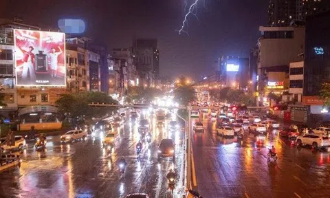 Chuyên gia lý giải nguyên nhân mưa dông trở lại, nắng nóng dịu dần ở miền Bắc