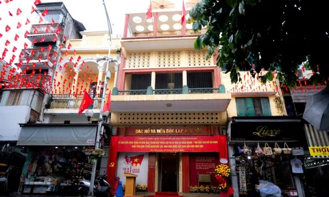 Khung cảnh bất ngờ bên trong ngôi nhà đặc biệt giữa lòng phố cổ Hà Nội sau 80 năm