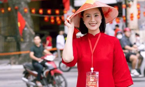 Gia đình NSND Tự Long hưởng ứng 2/9, Hồng Diễm xinh đẹp khi tham gia diễu hành
