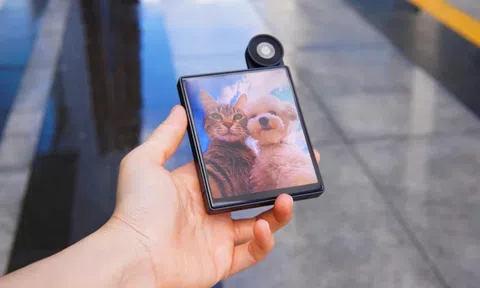 Chiếc smartphone AI kỳ lạ
