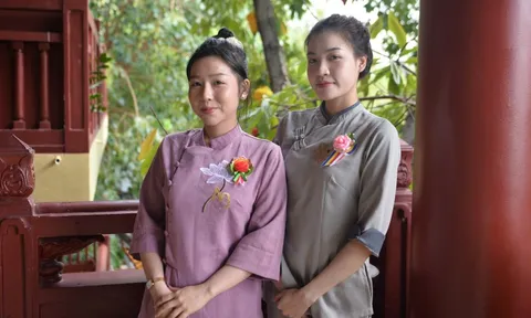 Không khí Lễ Vu Lan tại TP HCM: Bông hồng tri ân nở rộ, ngàn Phật tử hướng về cha mẹ