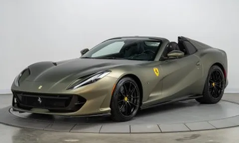 Thêm siêu xe Ferrari 812 triệu đô xuất hiện tại TPHCM, màu sơn độc nhất Việt Nam
