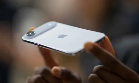 Apple chật vật với chiếc 'iPhone thứ 4'