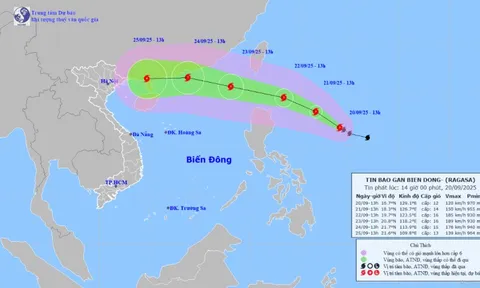 Bão Ragasa giật cấp 15 sắp vào biển Đông, gây sóng biển cao tới 10 m