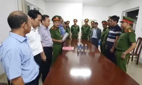 CLIP: Bắt 2 Trưởng khoa Bệnh viện Đa khoa Vùng Tây Nguyên về vụ tán sỏi