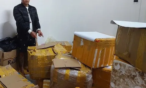 Khám xét phòng trọ, bắt giữ Trần Huy Thắng, thu giữ hàng loạt vũ khí nóng