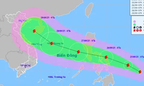 Bão chồng bão: Xuất hiện thêm cơn bão rất mạnh mới hướng vào Biển Đông