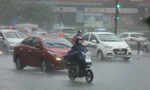 Bão số 9 Ragasa giật trên cấp 17 tiến gần đất liền: Hà Nội sẽ mưa to gió lớn ở đâu, cấp độ thế nào?