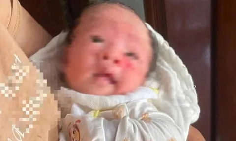 Bé gái sơ sinh bị bỏ rơi với tờ giấy ghi tên "Nấm" cùng 15 triệu đồng