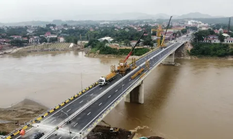 Sắp khánh thành cầu Phong Châu mới
