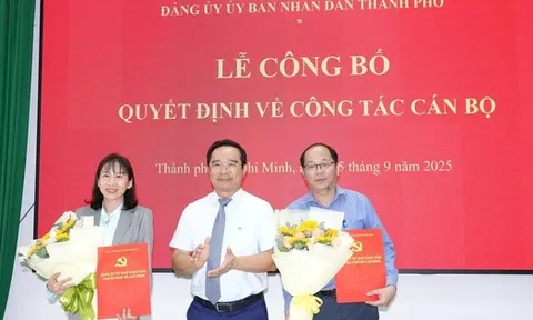 Chánh Văn phòng UBND TP HCM và Giám đốc Sở Nội vụ nhận thêm nhiệm vụ