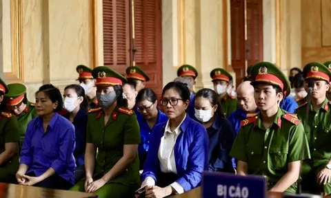 CLIP: Hình ảnh cựu Tổng Giám đốc SJC Lê Thuý Hằng hầu tòa sáng nay