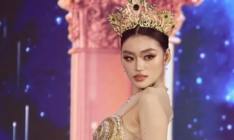 Hoa hậu Yến Nhi gặp sự cố trang phục trong lễ nhận sash