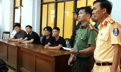 Phát hiện 2 ô tô chở nhiều người Trung Quốc có dấu hiệu nghi vấn nhập cảnh trái phép vào Việt Nam