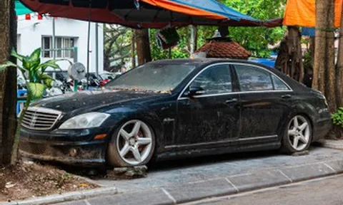Bỏ hoang 9 năm trên vỉa hè Hà Nội, xe sang Mercedes-AMG S63 7 tỷ đang ra sao?