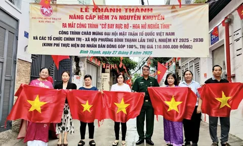 Báo Người Lao Động góp phần lan tỏa công trình cờ Tổ quốc tại phường Bình Thạnh, TP HCM
