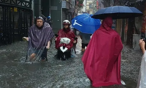 "Hà Nội mưa to gây ngập lụt, học sinh phải đi học", ngành Khí tượng thủy văn nói gì?