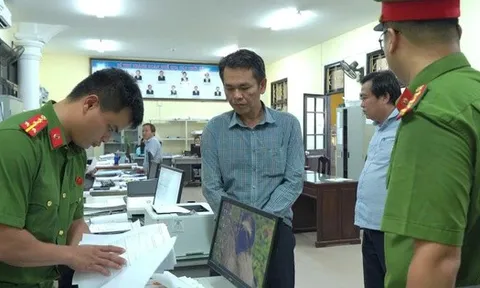 Công an bắt tạm giam 2 cán bộ ở Huế