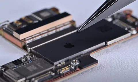 Thợ Trung Quốc vượt mặt Apple